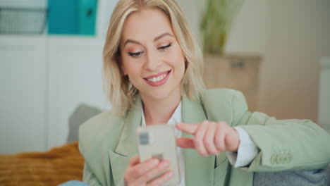 confident woman finds great promotion online