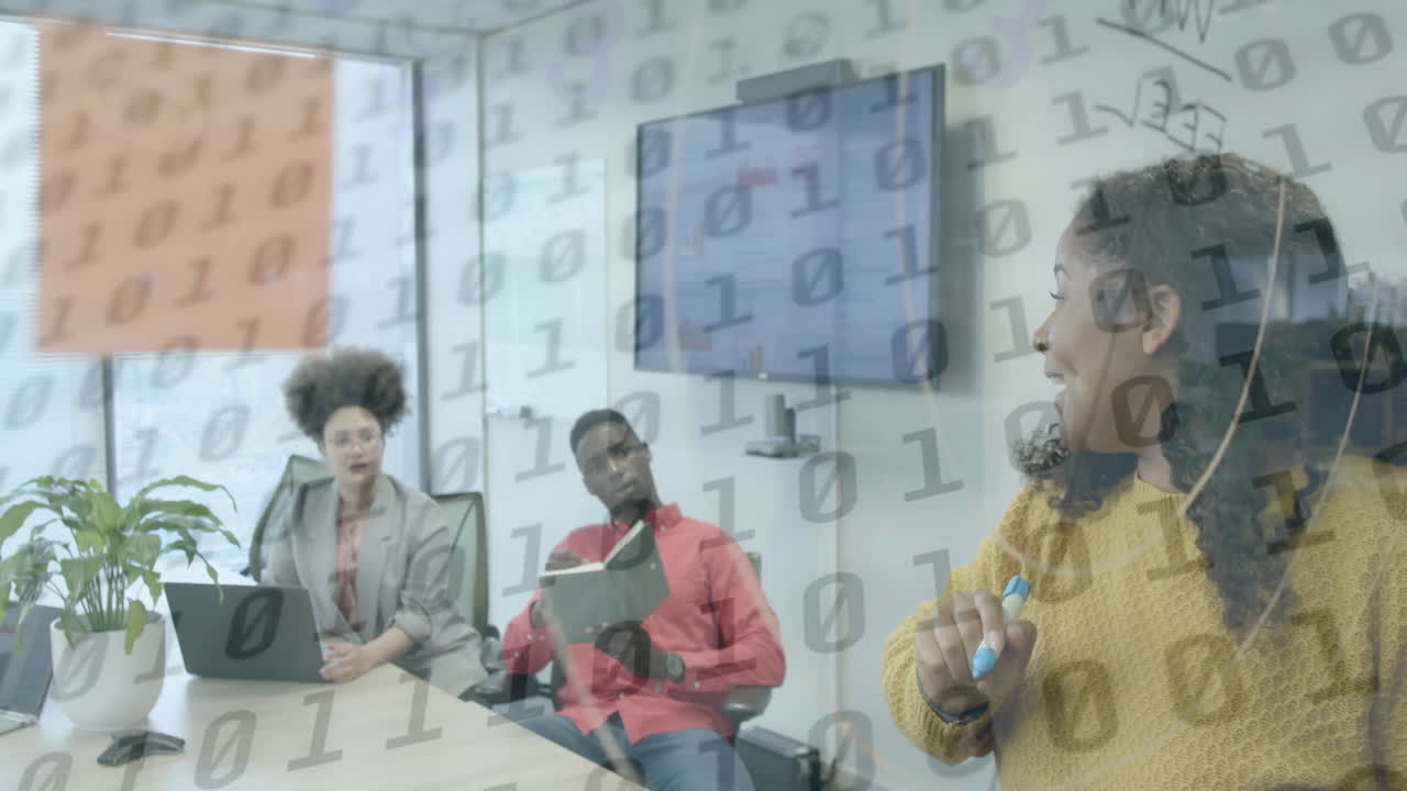 animación de procesamiento de datos de codificación binaria sobre diversas personas de negocios en la oficina.