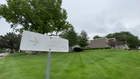 Weathered-sign-indicating-where-the-Liberty-Jail-a-Mormon-Visitor-Center-in-Liberty-Missouri-is-located