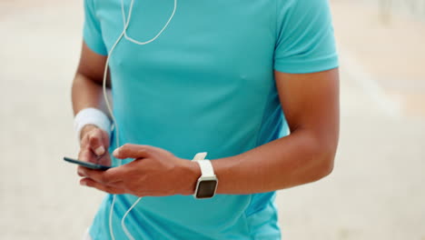 fitness, ejercicio y hombre negro con teléfono