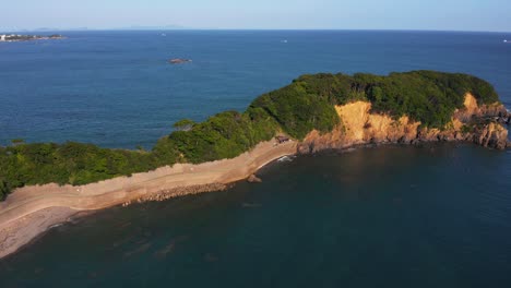 costa de osatsu a lo largo de la península de ise-shima, cabaña de buceo ozego ama a lo largo de la costa