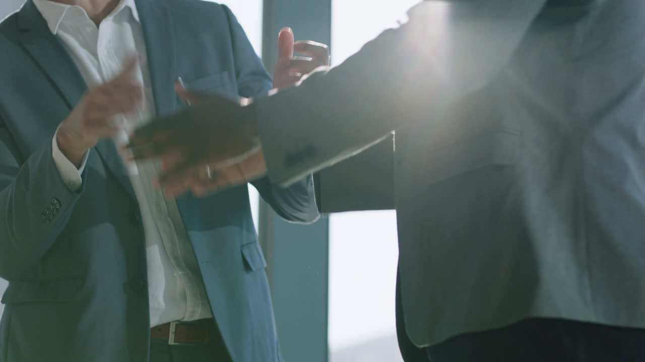 박수, 파트너십과 사업가