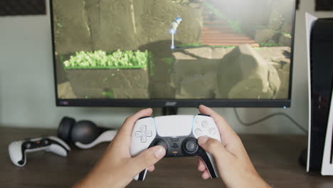 Junge,-Der-Nachmittags-Auf-Einer-Playstation-5-Mit-Einem-Ps5-controller-Spielt,-Pov-Medium