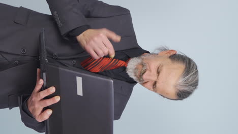 vertical video of wrist pain.