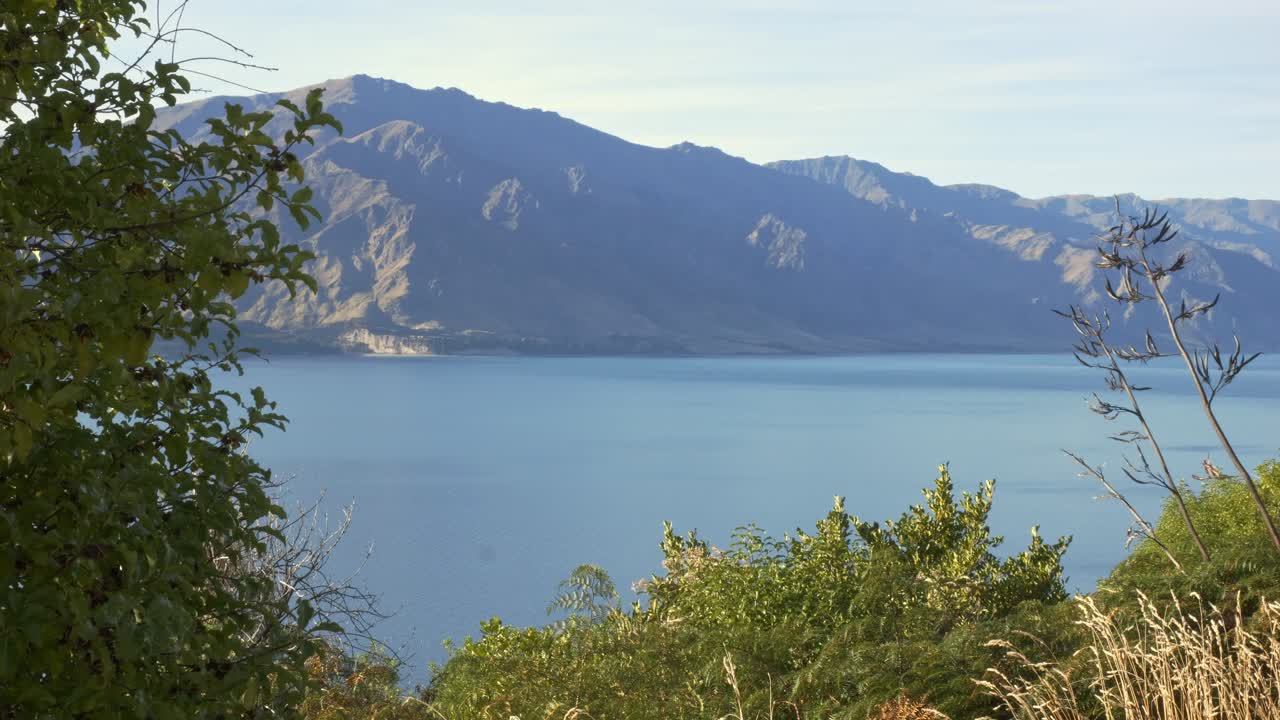 Lake Hawea og bjergkæde, Otago, South Island, New Zealand - bredt billede