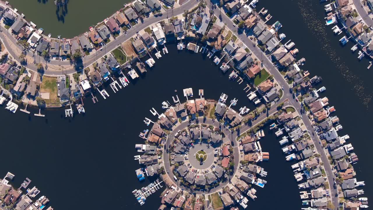 캘리포니아 디스커버리 베이의 인공 커뮤니티에 있는 워터프론트 부동산