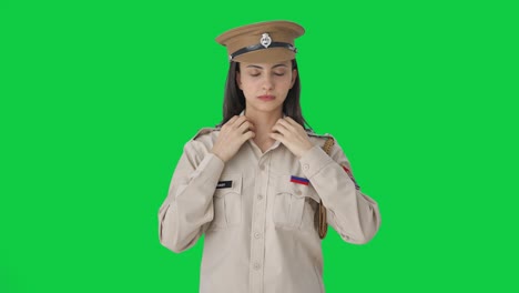 Mujer-Policía-India-Con-Sombrero-Pantalla-Verde