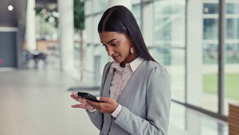 Geschäft,-Kontakt-Und-Frau-Mit-Einem-Smartphone