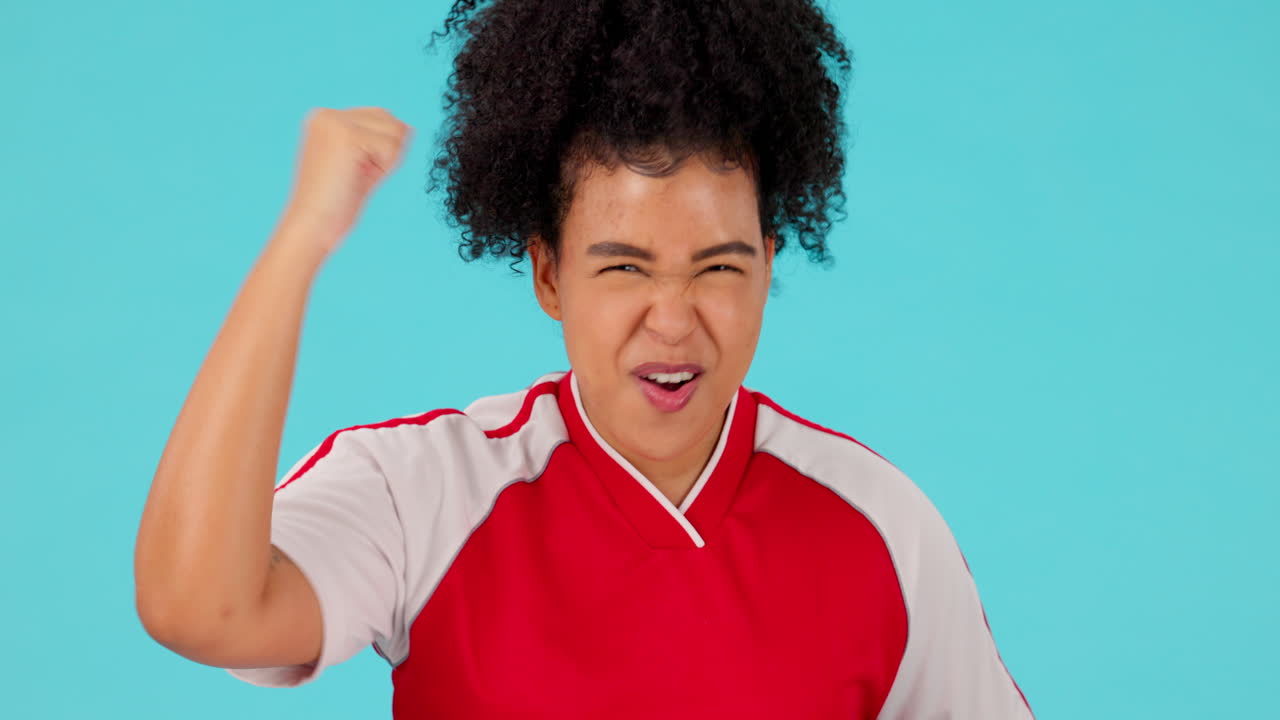 fútbol, cara y mujer ganadora
