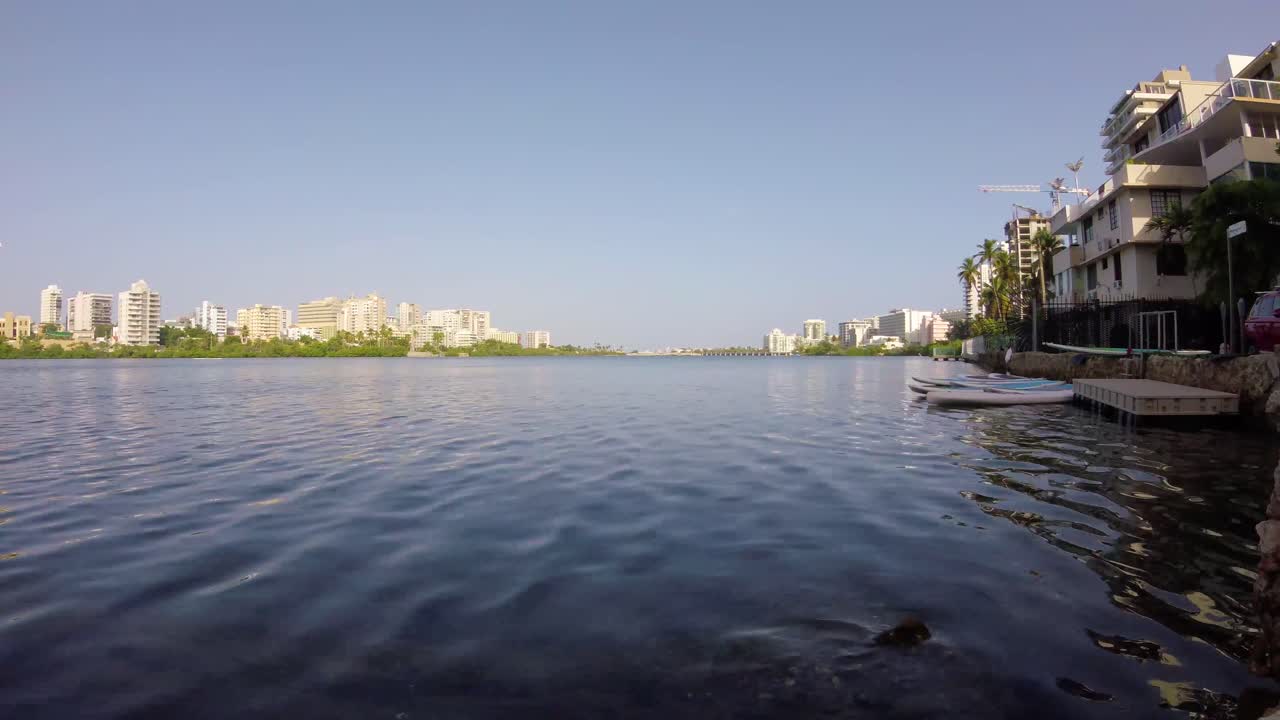 푸에르토리코 콘다도 석호의 작은 파도