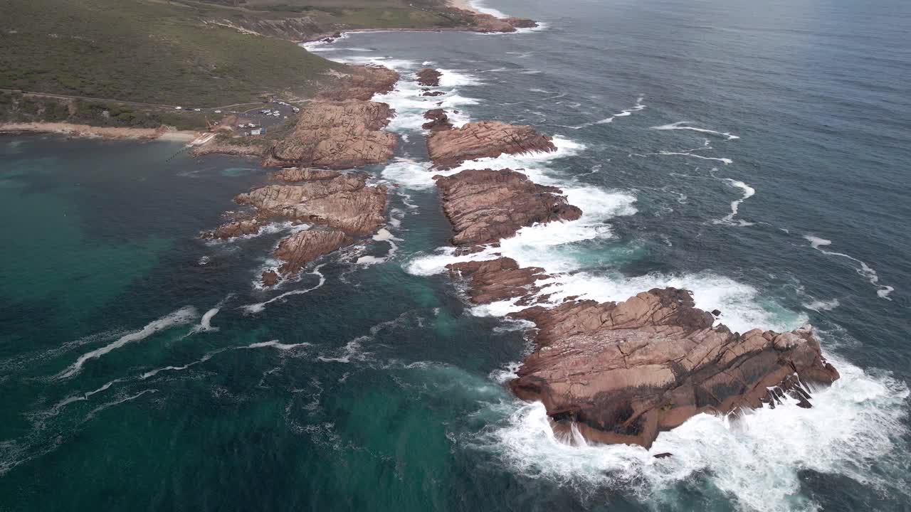 rocas del canal sobrevuelan, margaret river beach