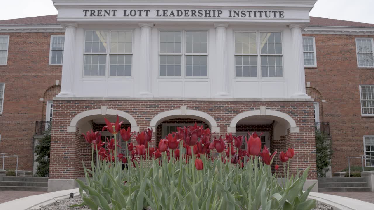 미시시피 주 옥스퍼드 에 있는 올레 미스 캠퍼스 에 있는 트렌트 롯 리더십 연구소 건물