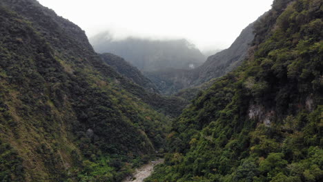 Aerial-drone-shot-of-canyon-above-Shakadang-Trail-in-Taroko-National-Park-in-Taiwan