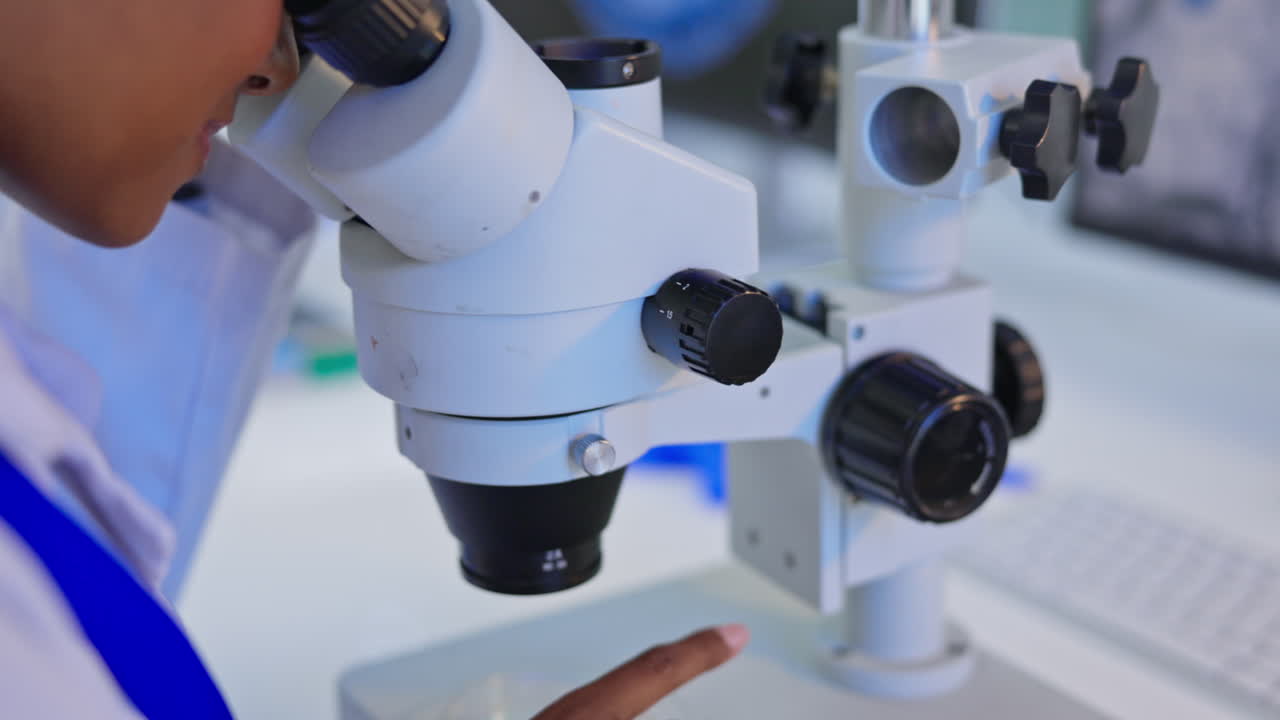 의학, 현미경 및 dna에 대한 과학자 연구