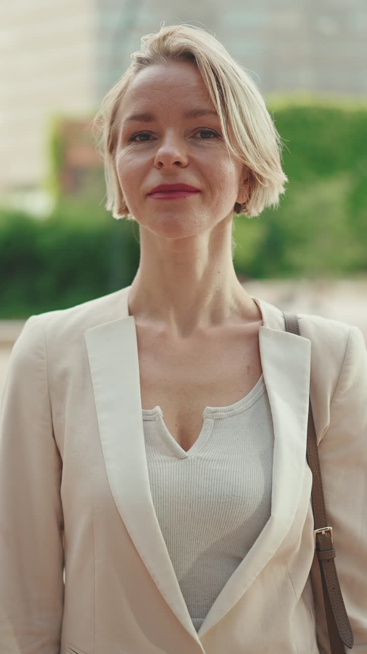 自信的女商人肖像