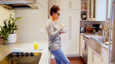 Woman-having-breakfast-in-kitchen-4k-