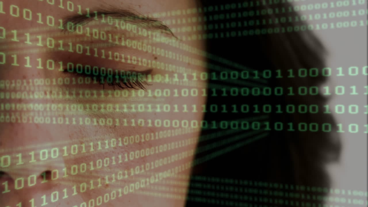 mujer abriendo el ojo con código binario en primer plano