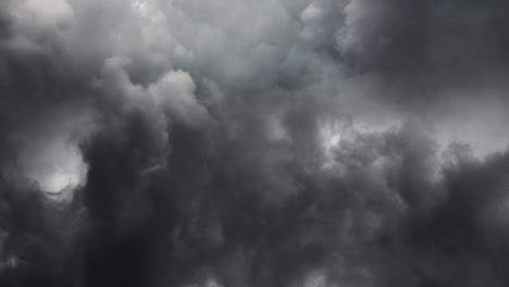 Oscuras-Nubes-De-Tormenta-Con-Truenos-Y-Relámpagos-Desde-El-Cielo.