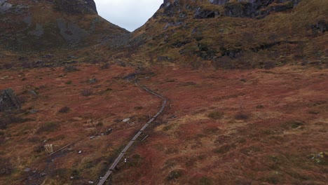 El-Accidentado-Y-Hermoso-Paisaje-De-Las-Islas-Lofoten-En-Otoño