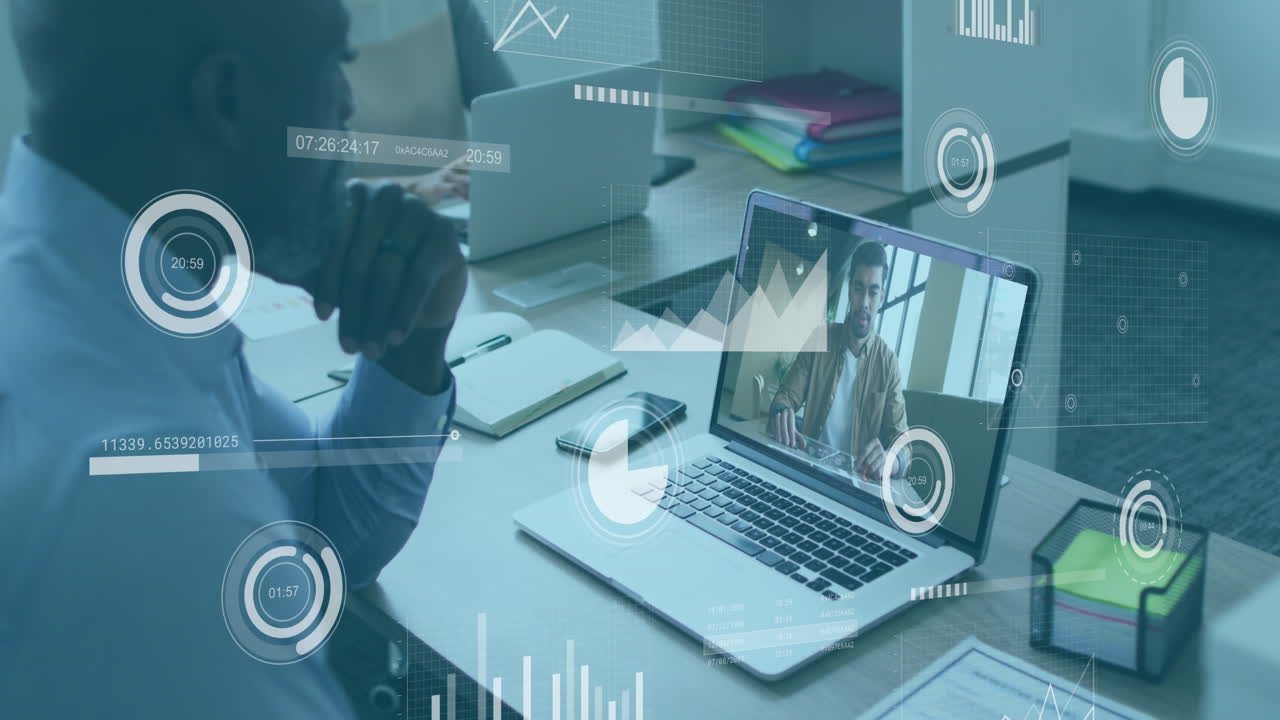 animación de procesamiento de datos contra un hombre afroamericano haciendo una llamada de video en una computadora portátil en la oficina