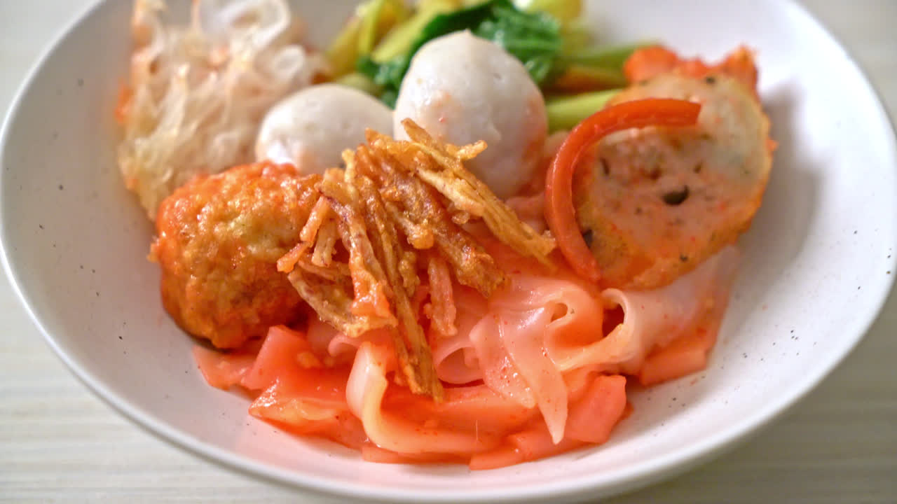 (Yen-Ta-Four) - Dry Thai Style Noodle with assorted tofu and fish ball in Red Soup - Asian food style