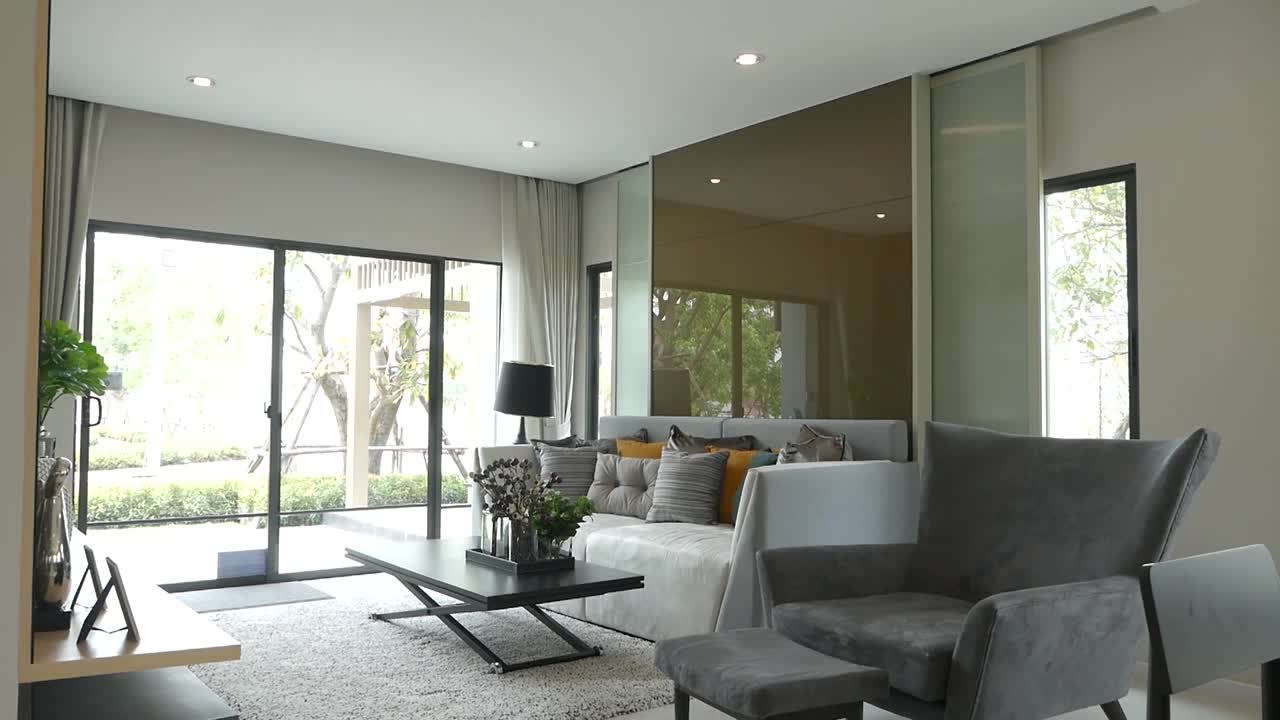 居心地の良いスタイリッシュなリビングエリアの装飾