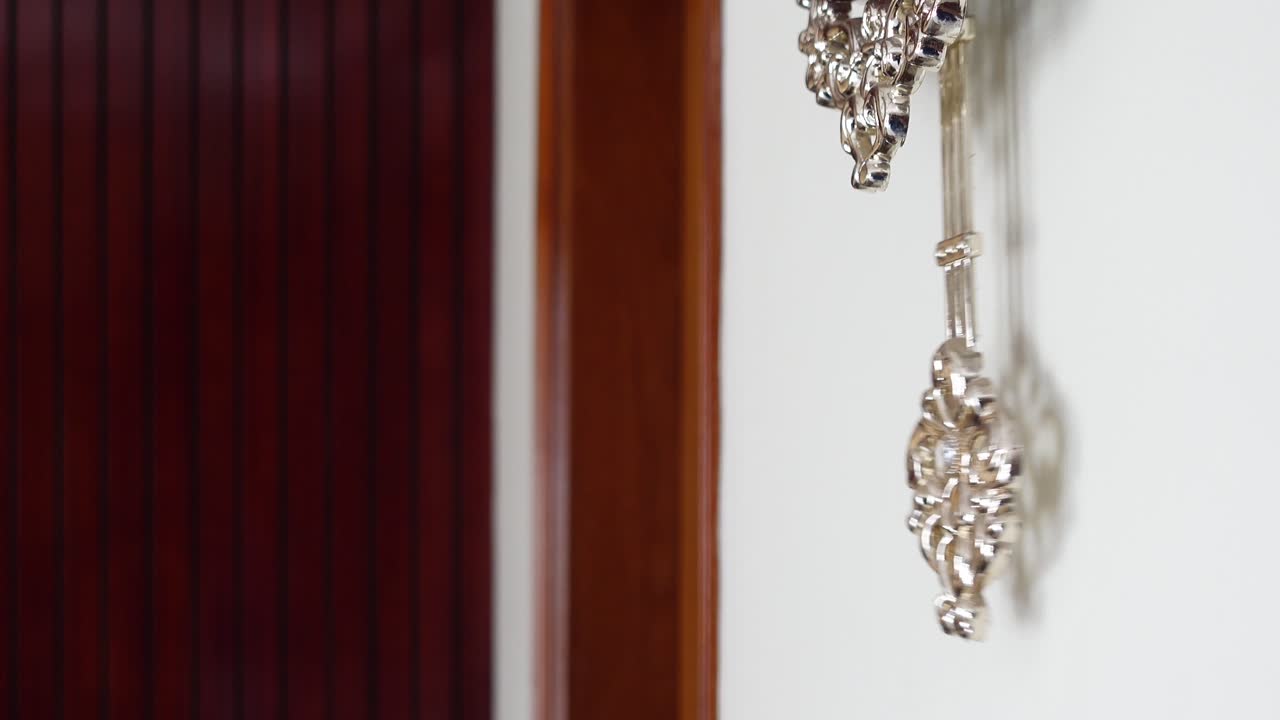 reloj de pared ornamental