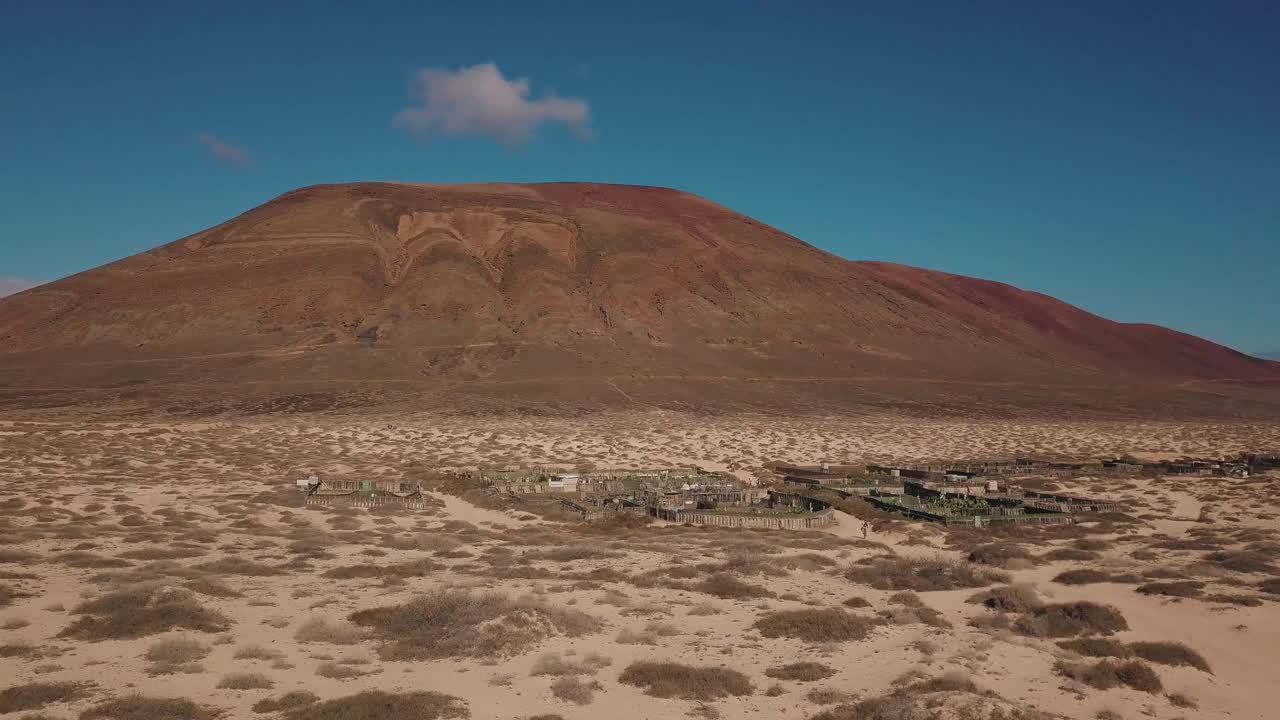 pueblo occidental - desierto - lanzarote