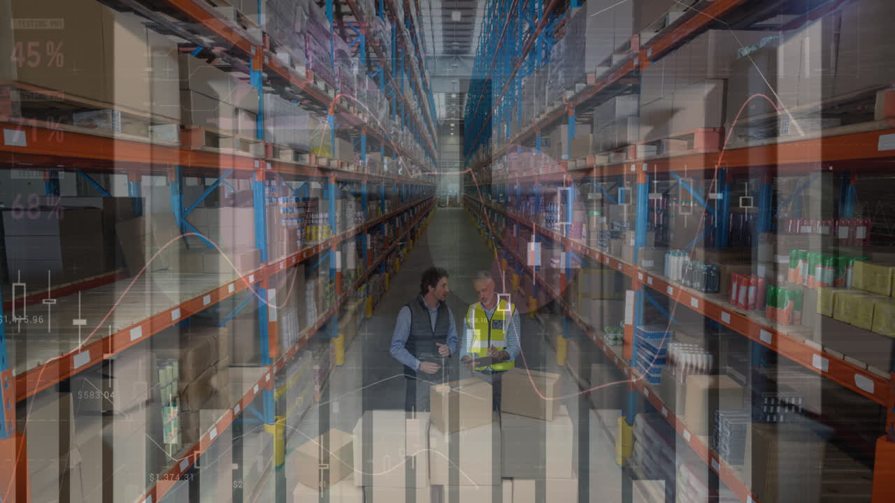 animación del procesamiento de datos financieros sobre hombres que trabajan en el almacén