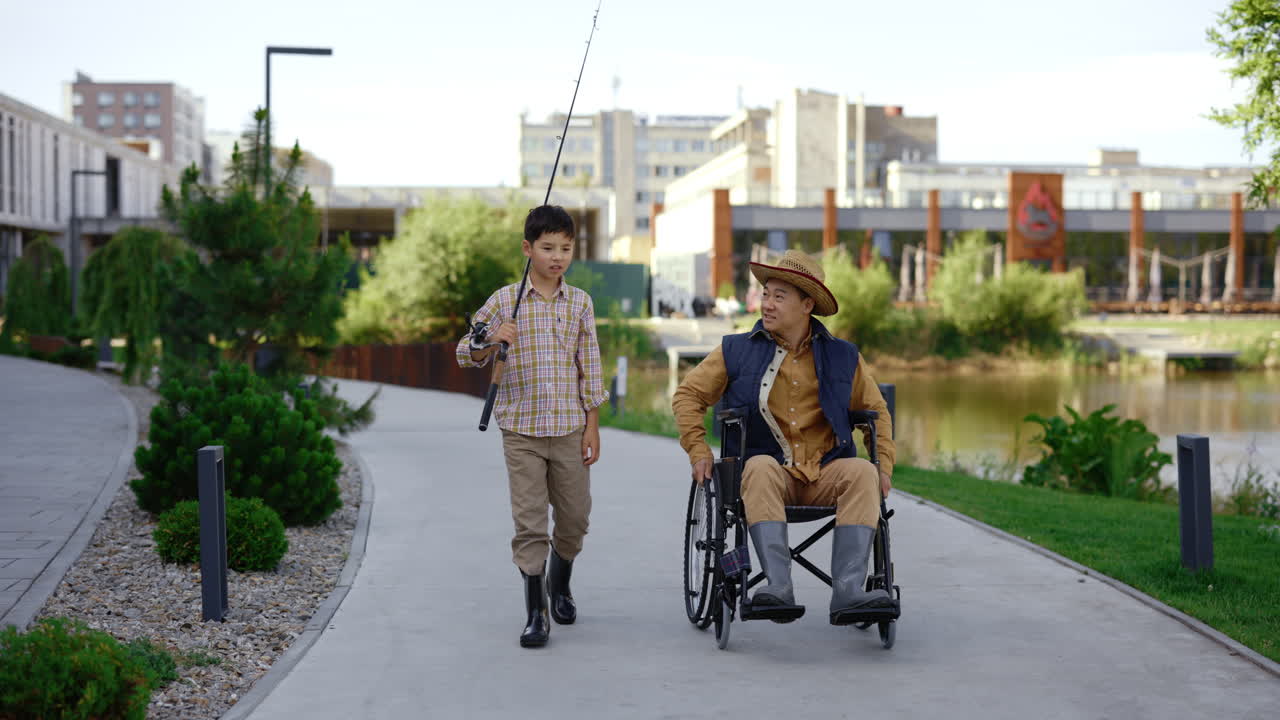 padre e hijo pescando