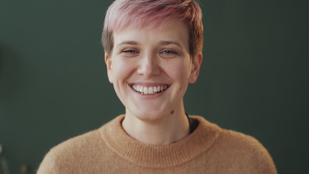 retrato de una mujer feliz