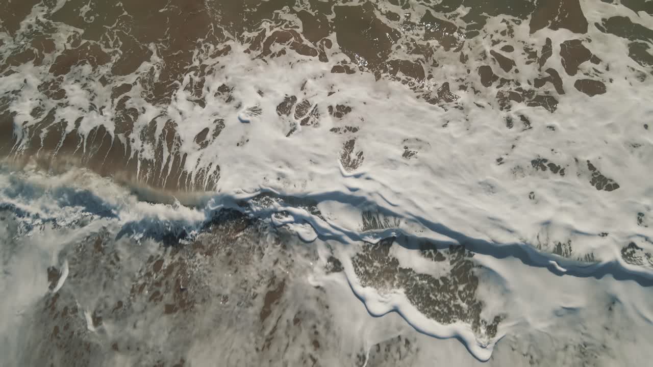 바다 해변 파도의 고정 샷