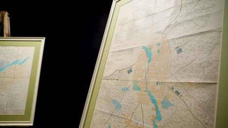 mapas históricos de la ciudad en exhibición