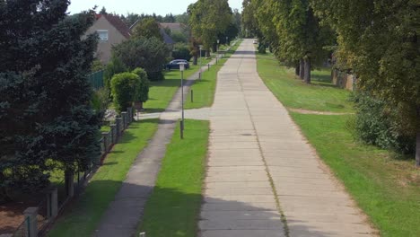 Calle-Del-Pueblo-En-Brandeburgo,-Alemania.