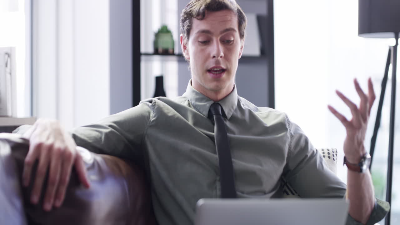 las reuniones parecen un poco más relajadas hoy en día.