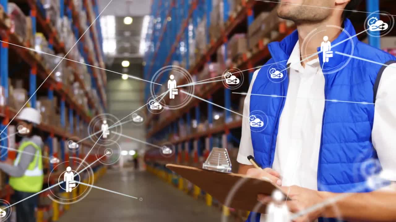 Animazione di reti di connessioni con icone su uomo che lavora in magazzino
