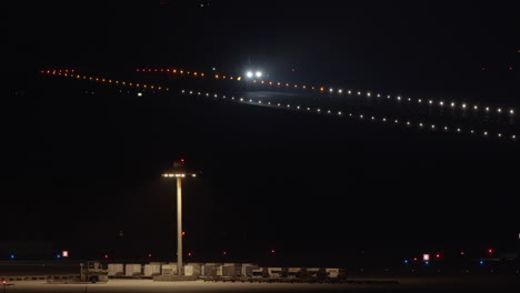 Flugzeuglandung-In-Der-Nacht