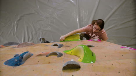 Teenage-boy-bouldering-indoors