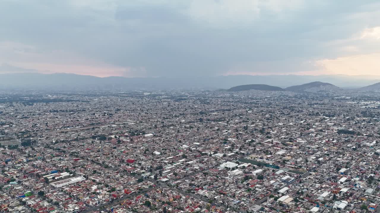 Cloudy day hyperlapse over Ecatepec, Mexico