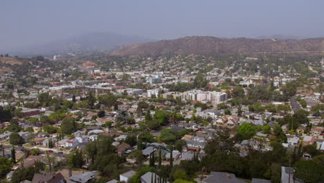 Vista-Aérea-Del-Barrio-De-Eagle-Rock-En-Los-ángeles,-California-En-Un-Bonito-Día-De-Verano