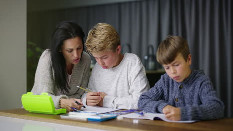 apoyando su educación en cada paso del camino