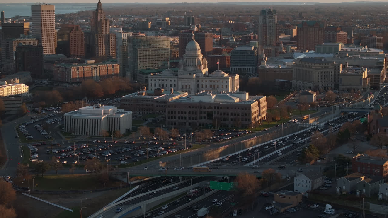 Luftfoto af Rhode Islands State Capitol-bygning. Optaget i Providence på en efterårsdag