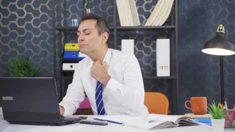 Stressed-businessman-using-laptop.