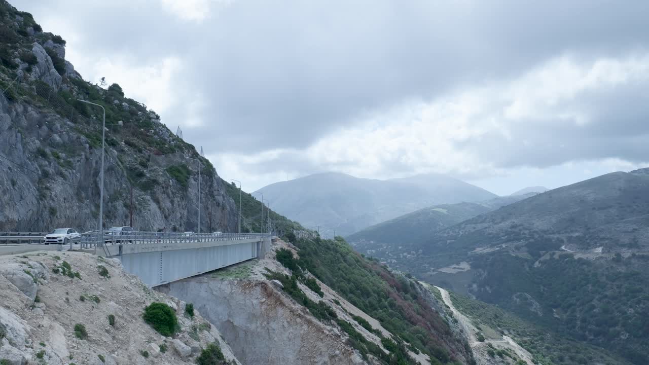 산악 고속도로 다리