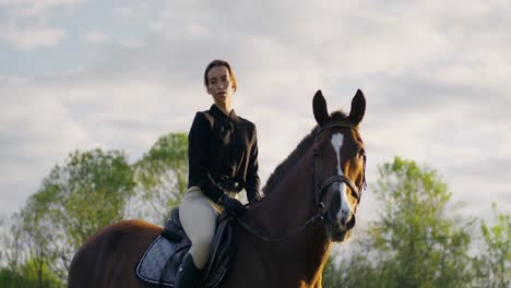 woman horseback riding portrait
