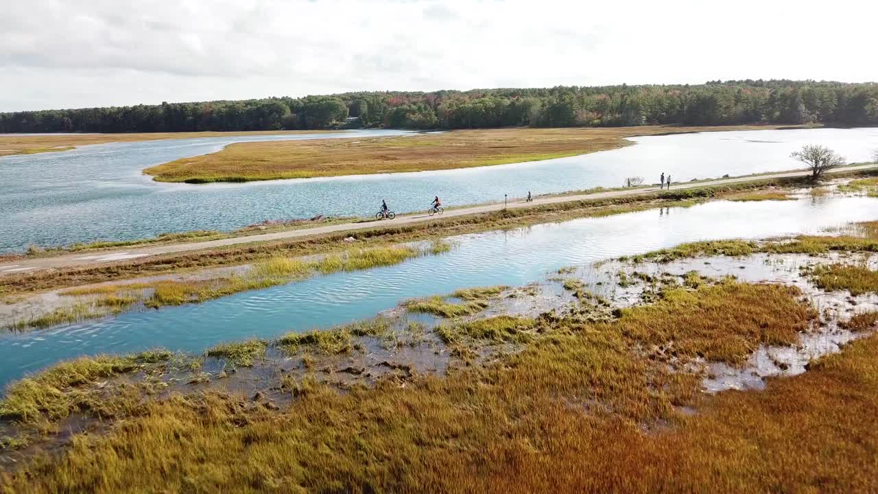 antena sobre vastos pantanos a lo largo del río nonesuch cerca de portland maine nueva inglaterra 1