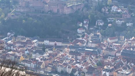 Vista-De-Las-Ruinas-Del-Palacio-De-Heidelberg-Y-Del-Casco-Antiguo.