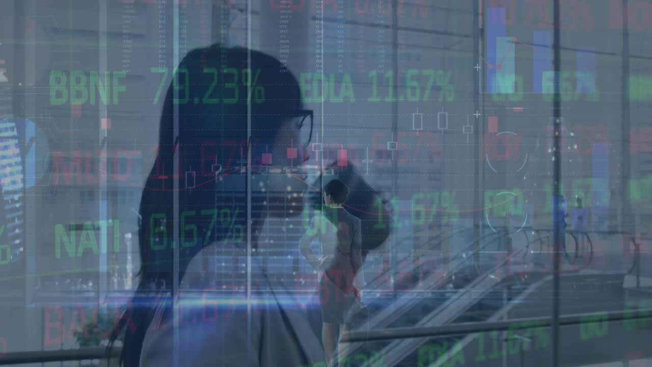 아시아 사업가 여성이 고 있는 데이터 프로세싱의 애니메이션