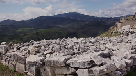 montones de piedras en el pérgamo
