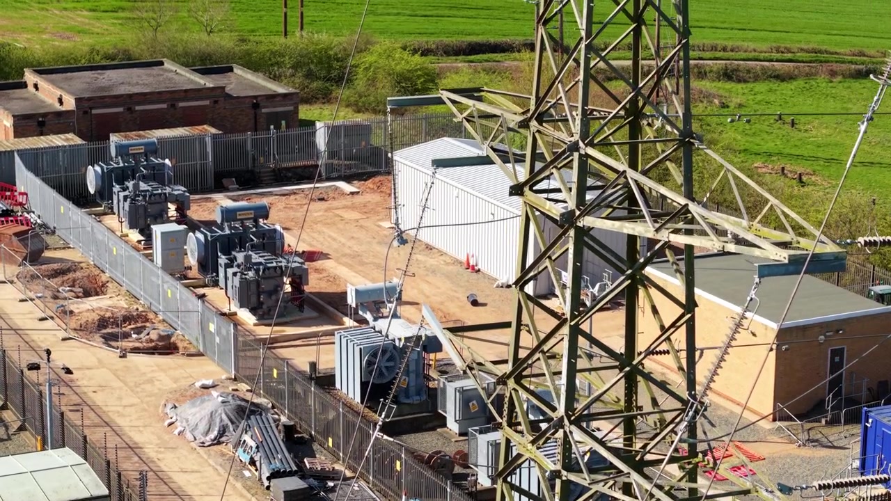 Perspectiva Elevada de Aparelhos de Subestação Elétrica de Alta Tensão em Coalville